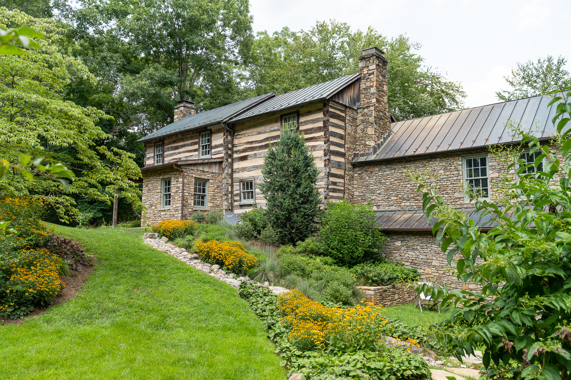 Rappahannock Log Cabin Exterior